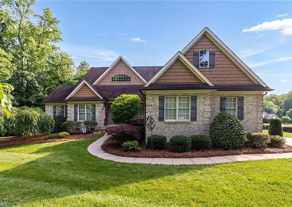 1st image of 1401 Loch Lomond Dr