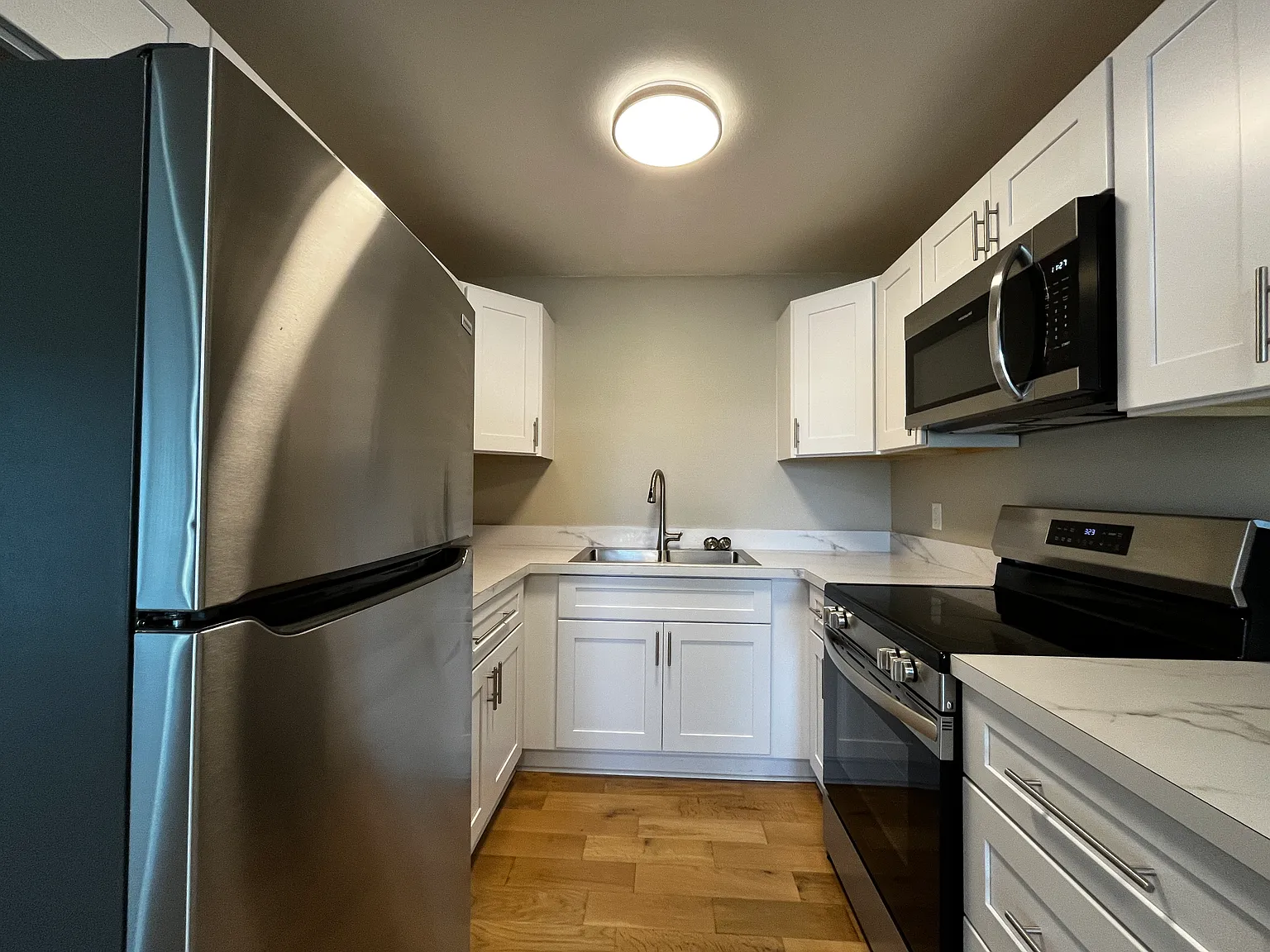 2 bed, 1000 sqft, $1,398 — Photo 2