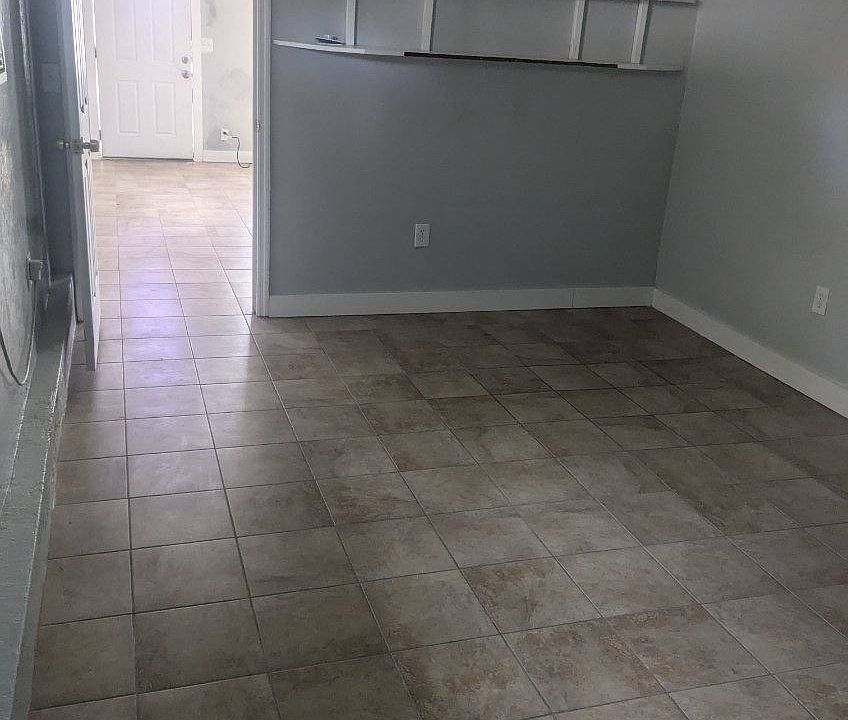 1st image of 4844 Flamingo Dr