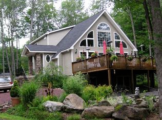 145 Kickapoo Dr, Pocono Lake, PA 18347