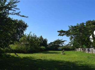 Halevy Dr, Lawrence, NY 11559