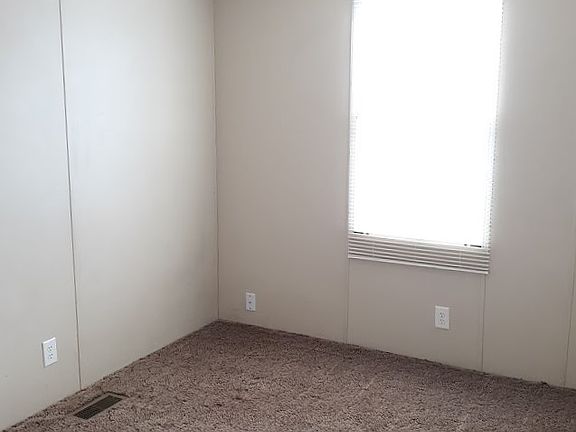 Middle Bedroom