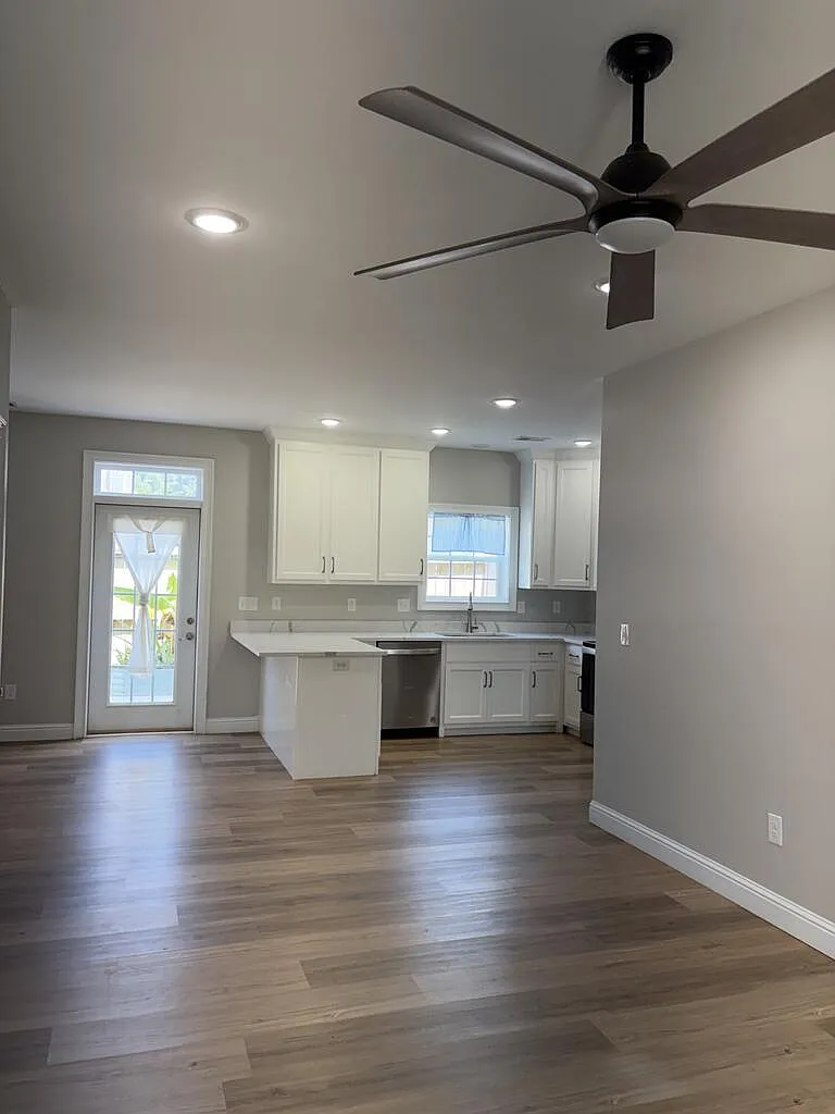 3 bed, $2,000 — Photo 3
