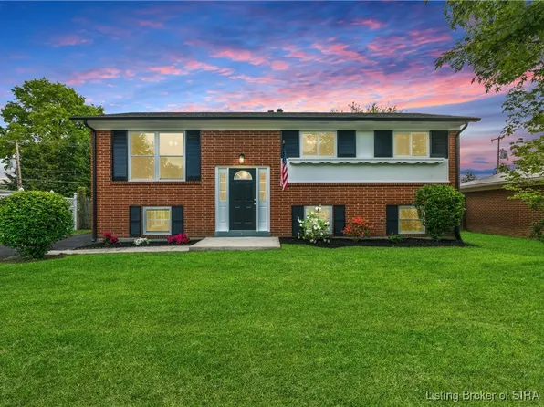 924 Spicewood Drive, Clarksville, IN 47129