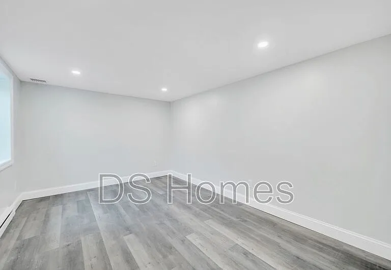 615 Macdonald Ave #2 — Photo 10