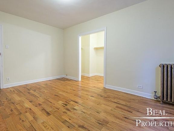 2nd image of 711 W Belmont Ave APT 302