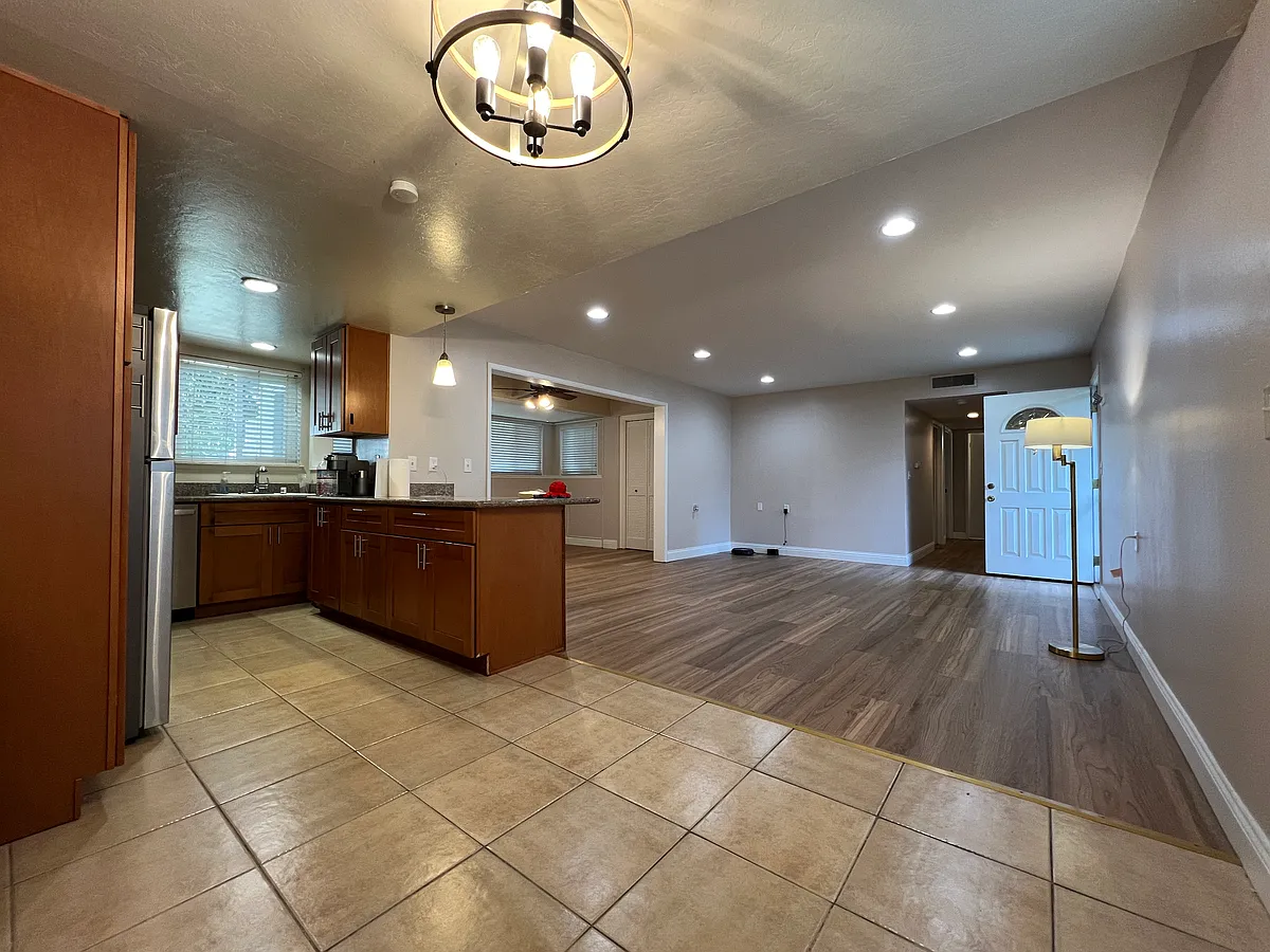 Building Photo - 14225 Lora Dr #9