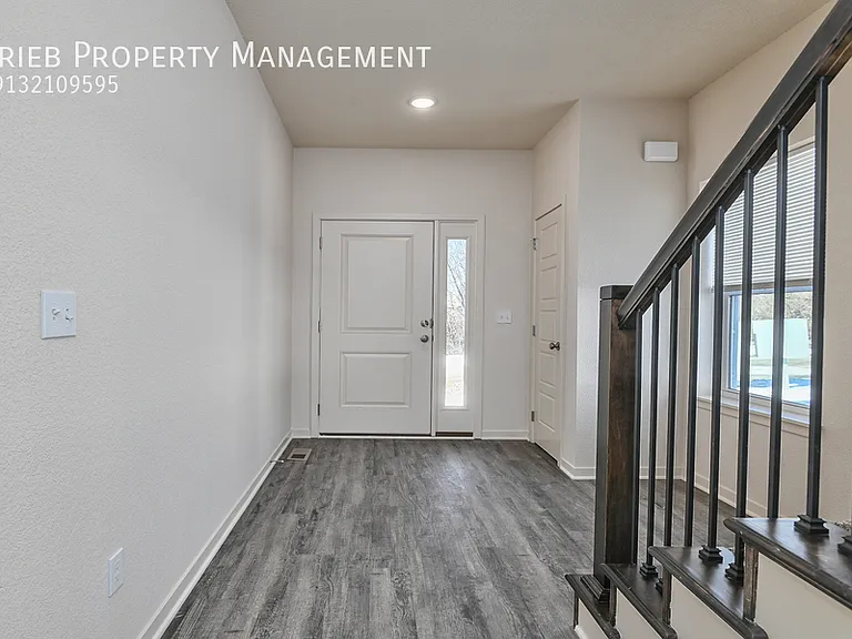 10328 Farrow Ave #6 — Photo 5