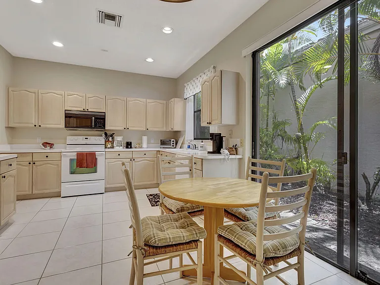 4528 Barclay Fair Way — Photo 12