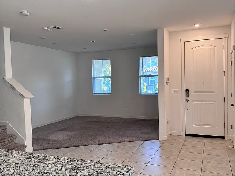 122 E McClintock Ln — Photo 5