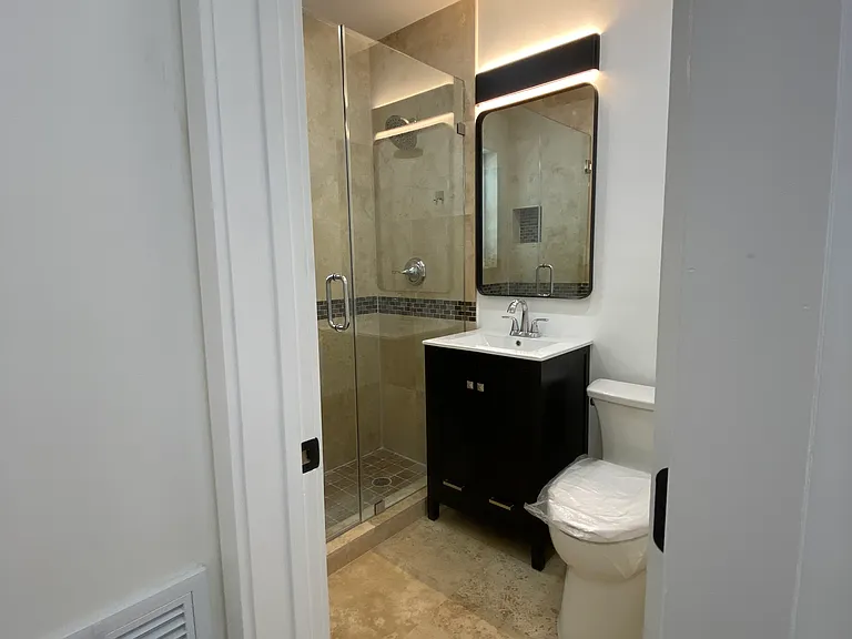 3250 SW 18th Ter — Photo 6
