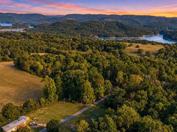 Center Ln, New Tazewell, TN 37825