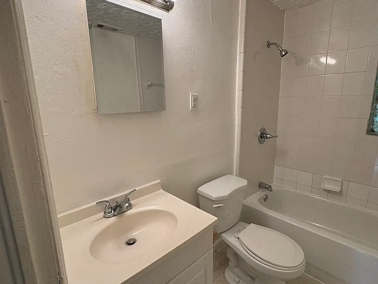 1517 1st St NE #1 — Photo 4