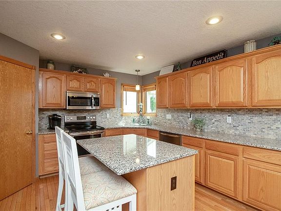 4th image of 1705 Ashwood Dr