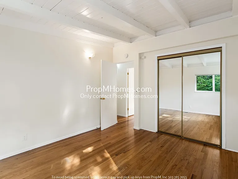 1885 SW Wellington Ave — Photo 12