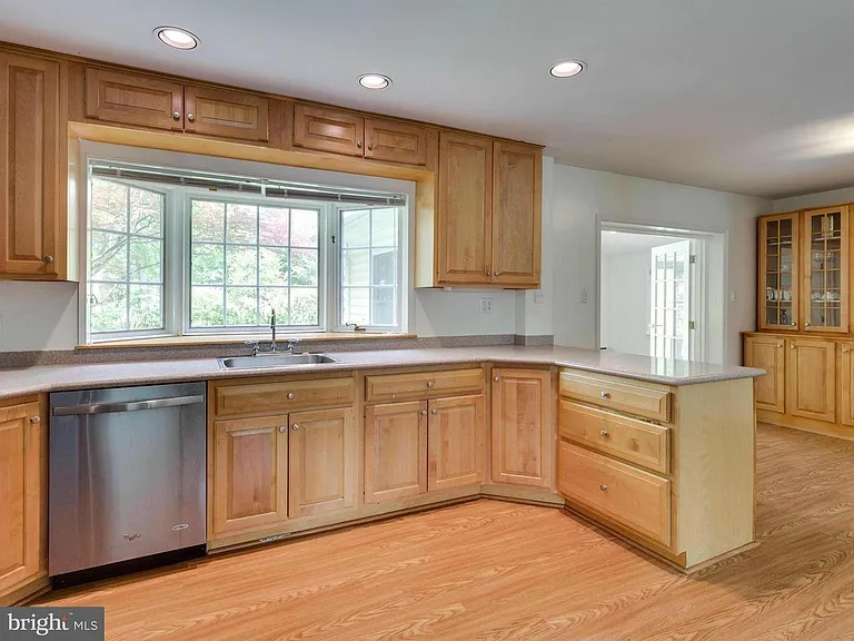 7002 Tyndale St — Photo 12