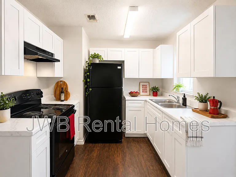 3375 Aldridge Rd E — Photo 3