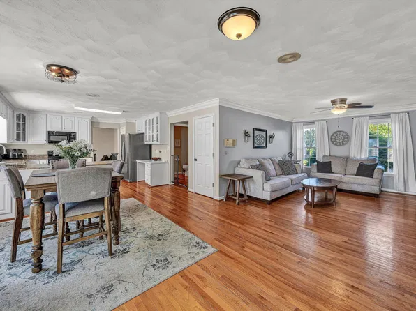 5137 Plantation Grove Ln, Roanoke, VA 24012