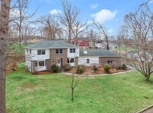 10 Indian Woods Rd, Branford, CT 06405