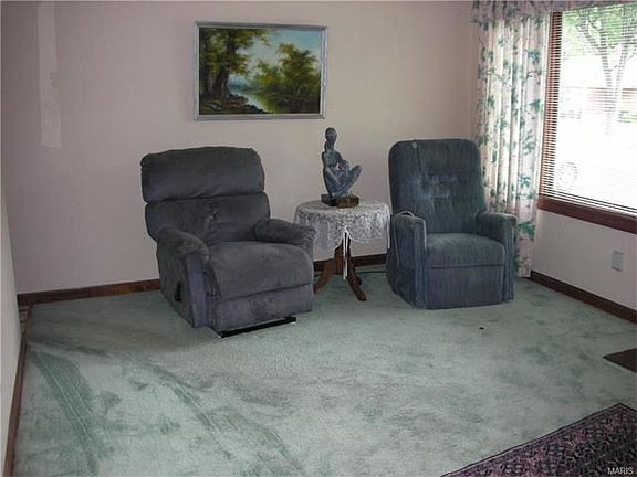 5th image of 33 Cliff Dr