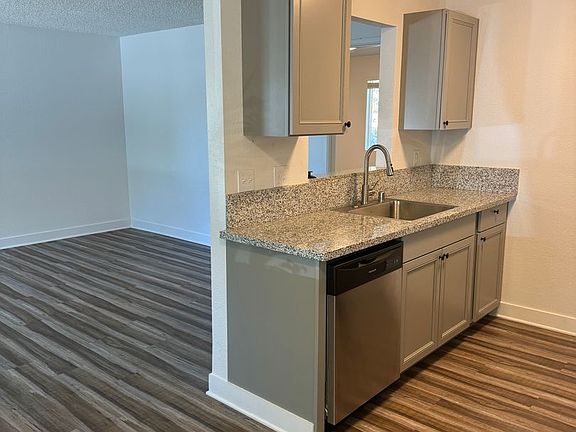 5th image of 296 Boulder Creek Dr APT C