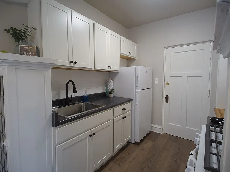 1717 E Newton Ave — Photo 1