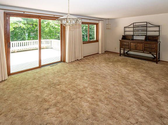 3rd image of 488 Country Club Dr