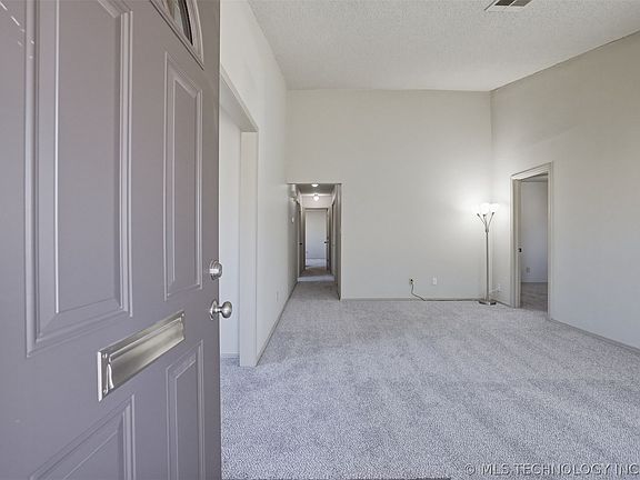 4th image of 1231 E 112th St #26-1D