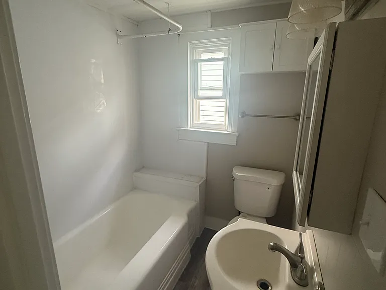 328 Warren St — Photo 9