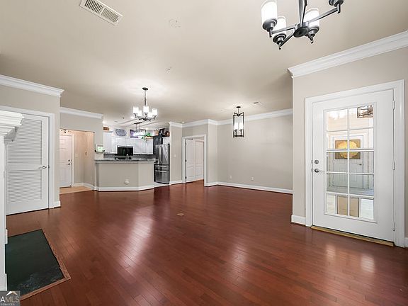 4th image of 2015 Village Blvd SE