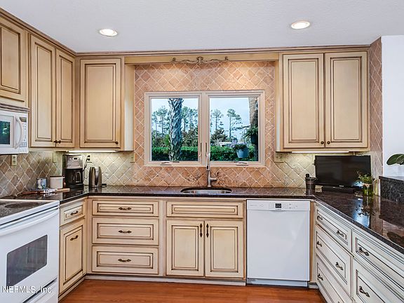3rd image of 312 QUAIL POINTE Drive