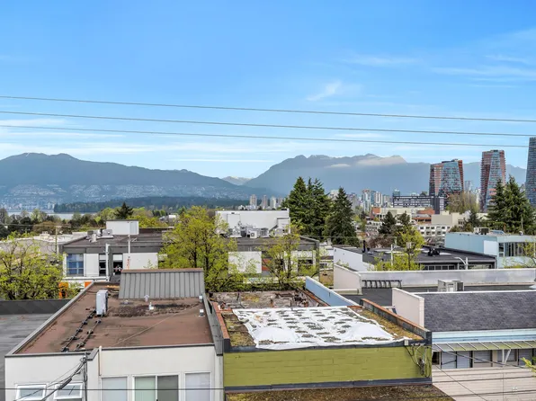 2080 Maple St #207, Vancouver, BC V6J 4P9