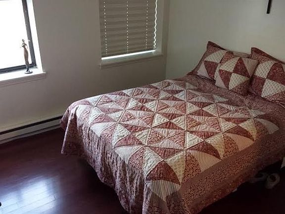 queen size bedroom