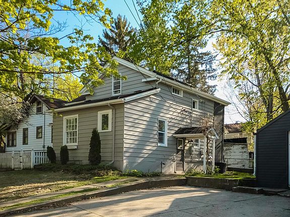 2nd image of 326 Crest Ave