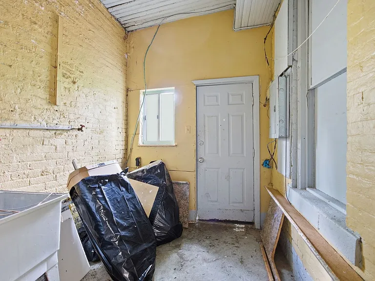616 Lillian St — Photo 25