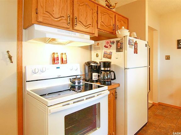 4th image of 323 Myrtle Ave