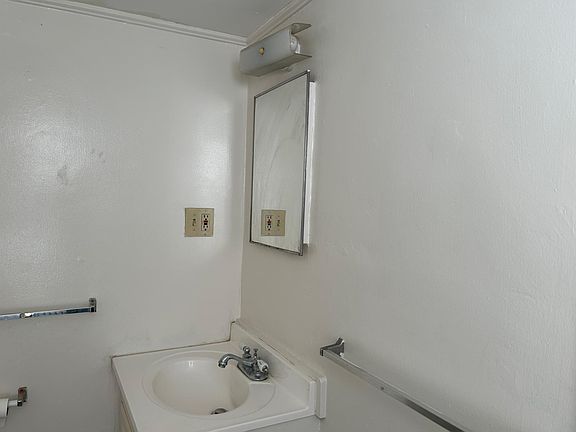 2nd image of 55 Carver St #B1