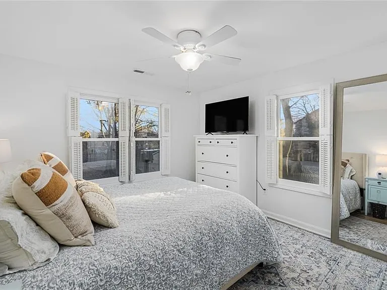 208 Marlborough St #4 — Photo 17