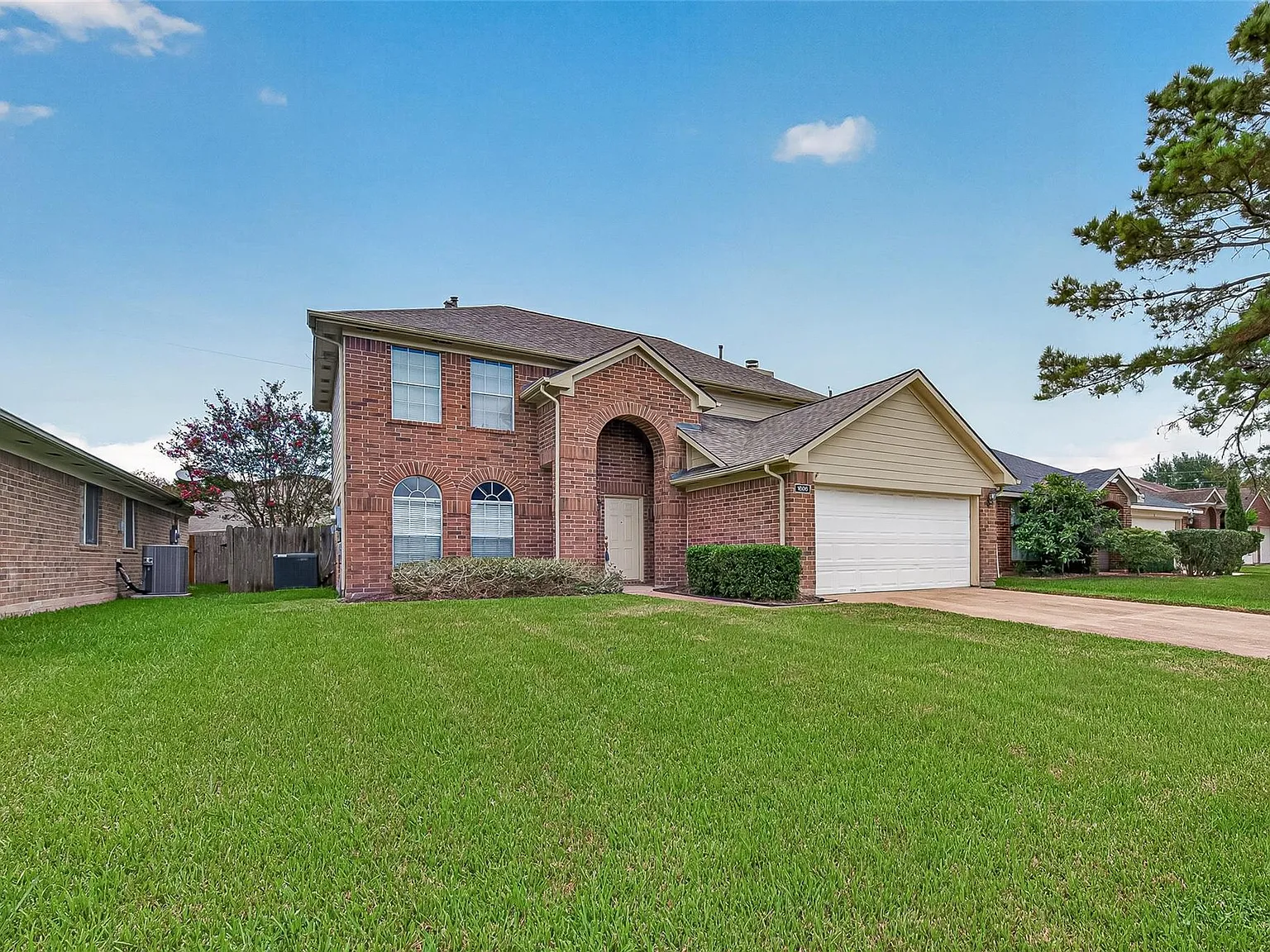 3 bed, 2.5 bath, 2020 sqft, $2,000 — Photo 2