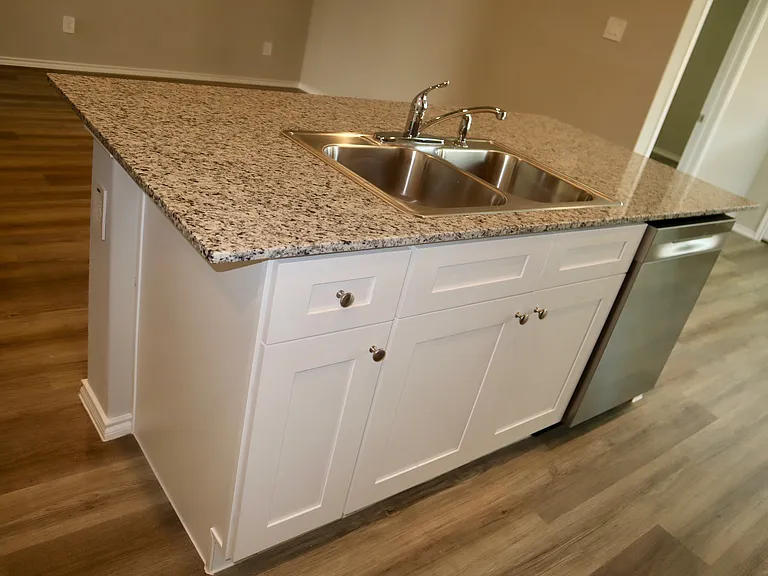 5552 Rollins Dr — Photo 5