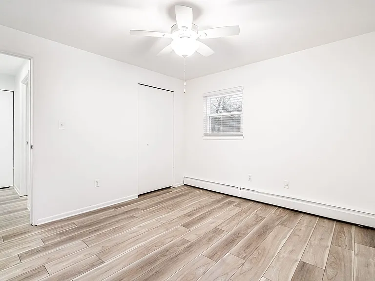 Lindsay Court Apartments — Photo 17