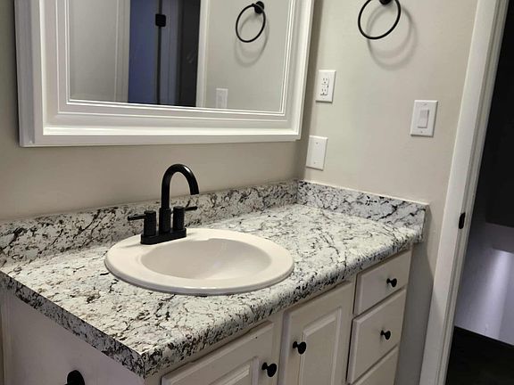 5th image of 1406 Hays St Suite 3