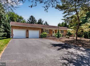 1 Chalfont Cir, Hummelstown, PA 17036