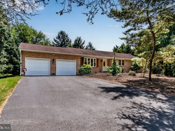 1 Chalfont Cir, Hummelstown, PA 17036