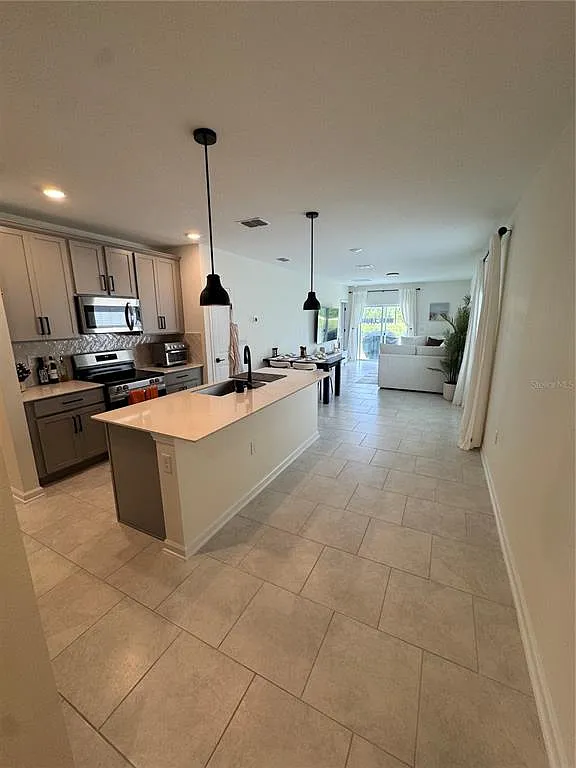 3 bed, 2.0 bath, 1432 sqft, $2,500 — Photo 2