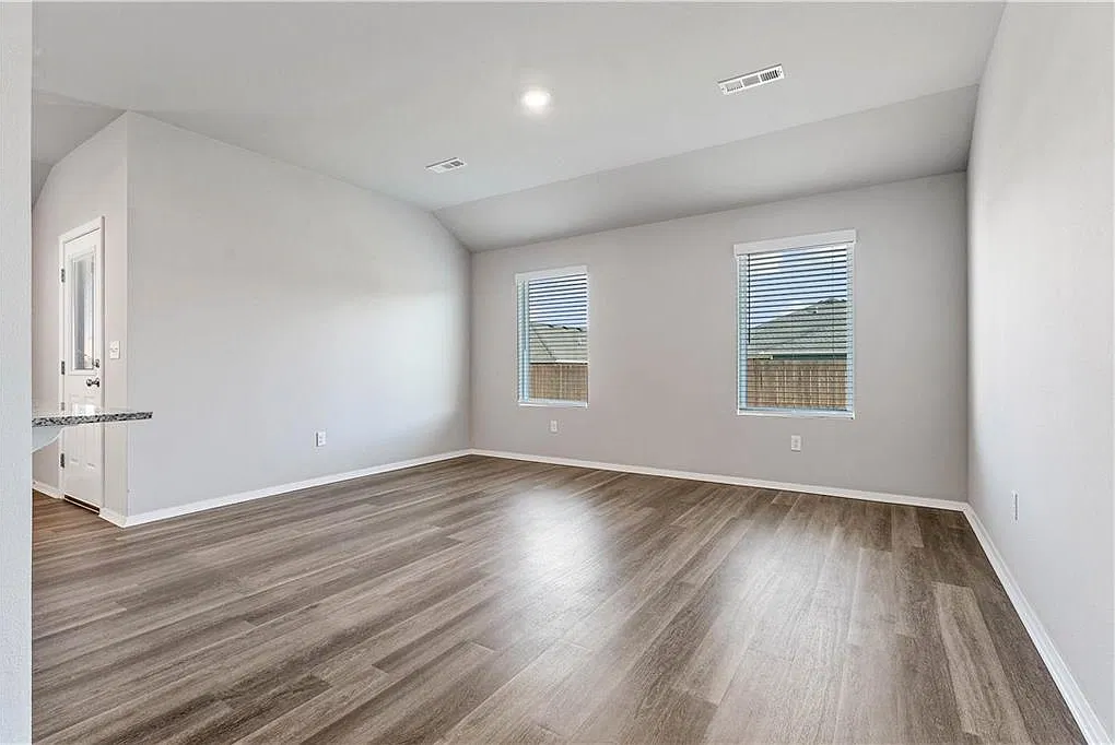 2533 E Foxbury St - 1 — Photo 2