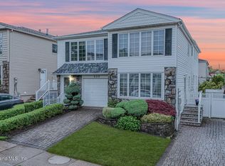 520 Eltingville Blvd, Staten Island, NY 10312