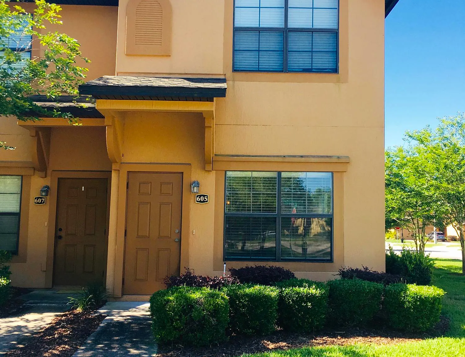 3 bed, 2.5 bath, 1412 sqft, $1,795 — Photo 2
