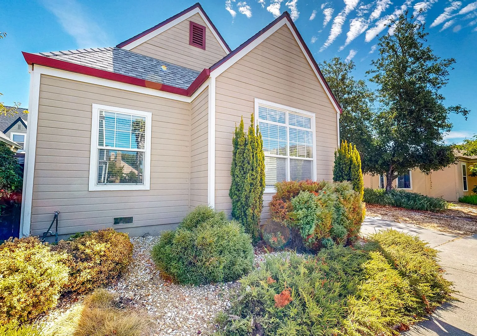 Beautiful Desirable Coffey Park Two Bedroom One Bath Single Floor Home — Photo 2