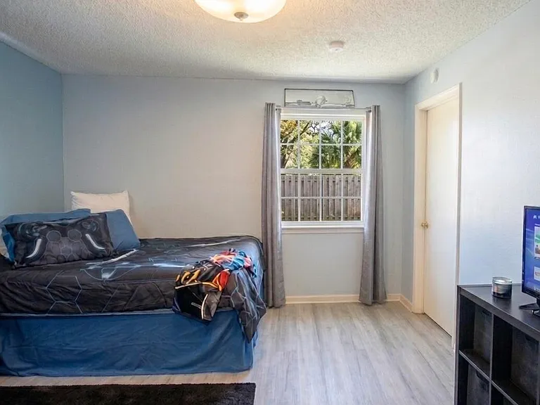 1409 Wooster St — Photo 20